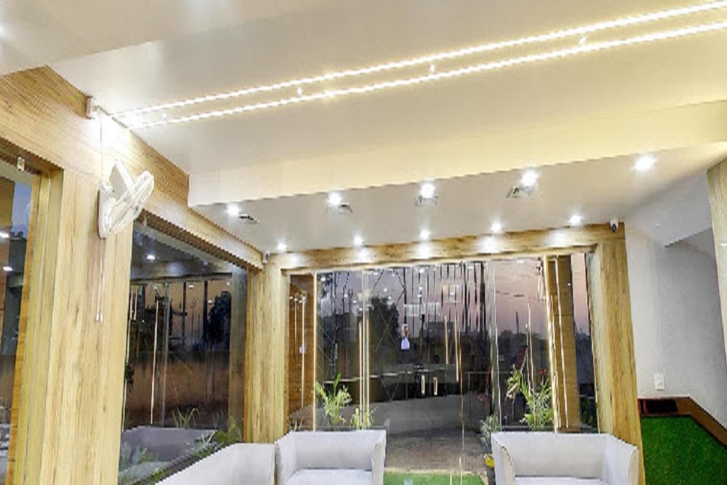 Hotel Shivay International Tharad Esterno foto