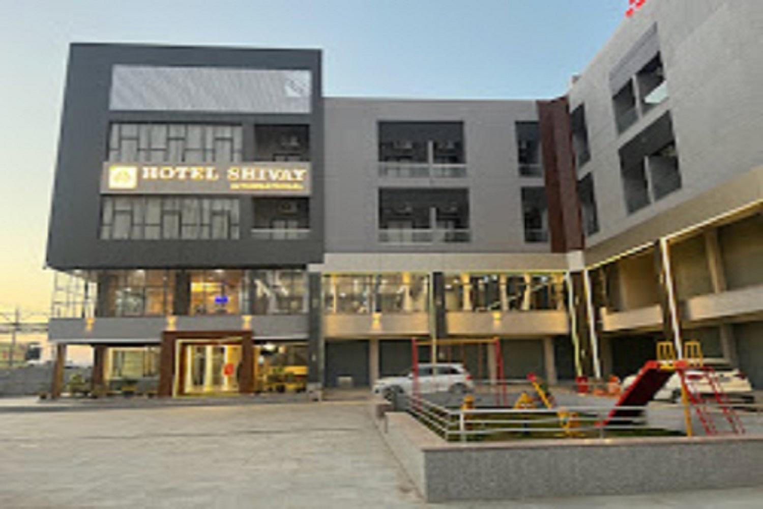 Hotel Shivay International Tharad Esterno foto